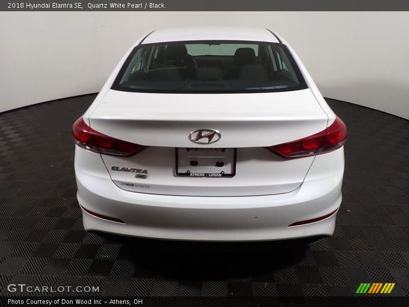 Quartz White Pearl / Black 2018 Hyundai Elantra SE
