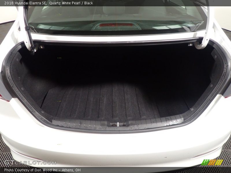 Quartz White Pearl / Black 2018 Hyundai Elantra SE