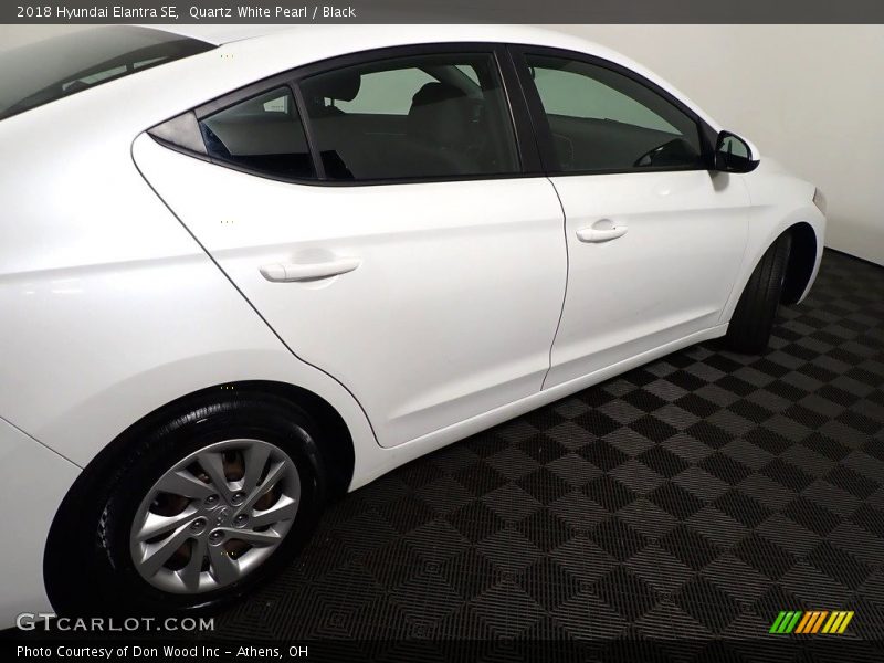 Quartz White Pearl / Black 2018 Hyundai Elantra SE