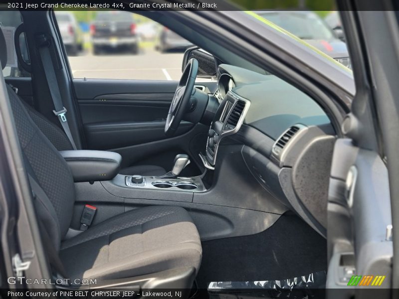 Granite Crystal Metallic / Black 2021 Jeep Grand Cherokee Laredo 4x4