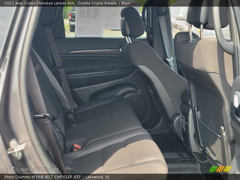 Granite Crystal Metallic / Black 2021 Jeep Grand Cherokee Laredo 4x4