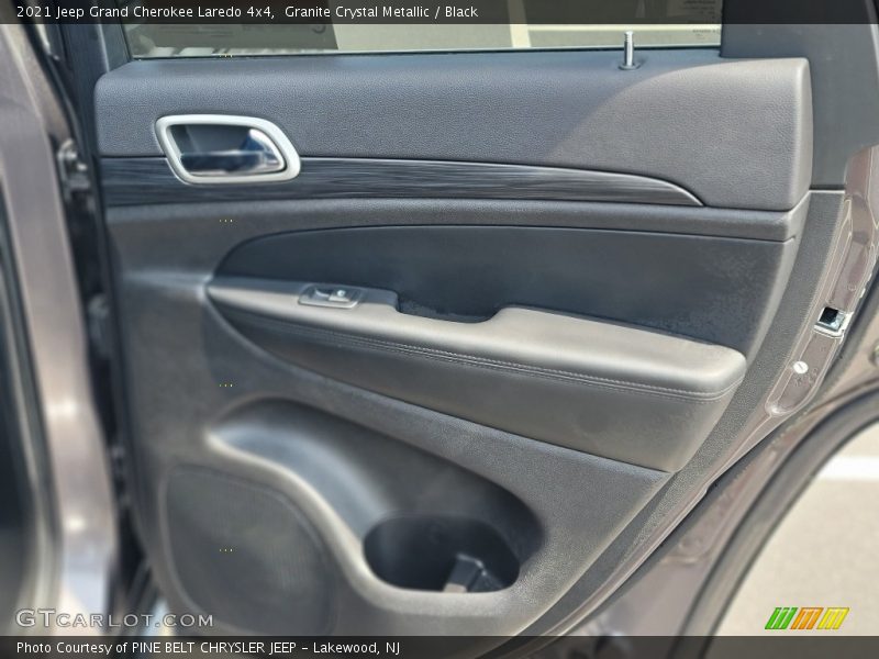 Granite Crystal Metallic / Black 2021 Jeep Grand Cherokee Laredo 4x4