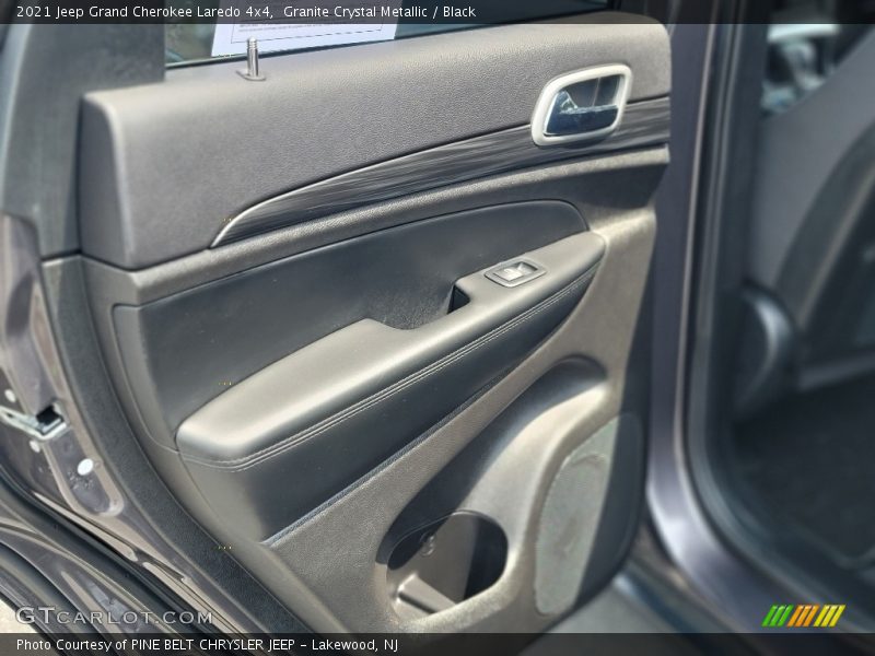 Granite Crystal Metallic / Black 2021 Jeep Grand Cherokee Laredo 4x4