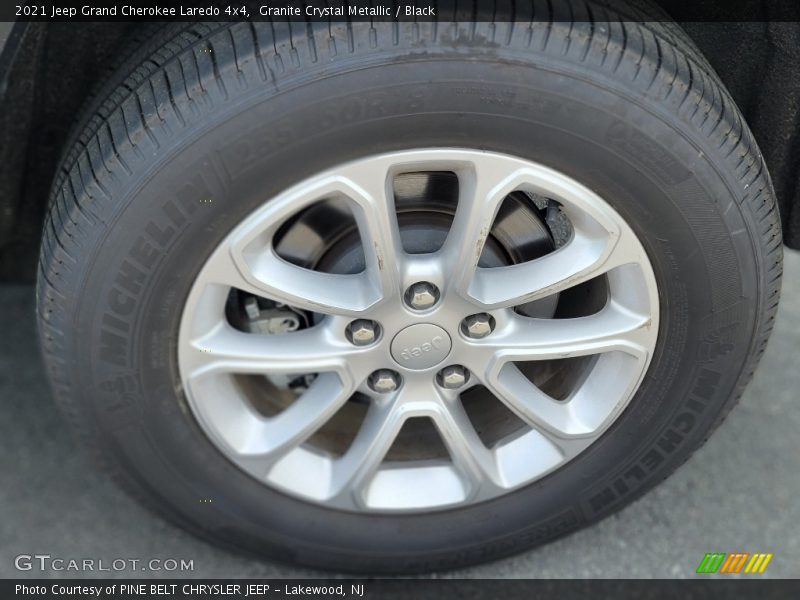 Granite Crystal Metallic / Black 2021 Jeep Grand Cherokee Laredo 4x4