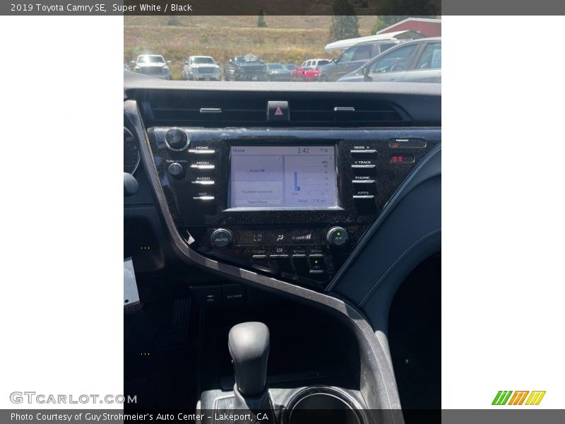 Super White / Black 2019 Toyota Camry SE