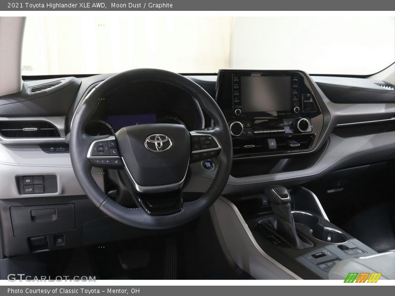Moon Dust / Graphite 2021 Toyota Highlander XLE AWD