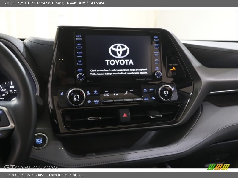 Moon Dust / Graphite 2021 Toyota Highlander XLE AWD