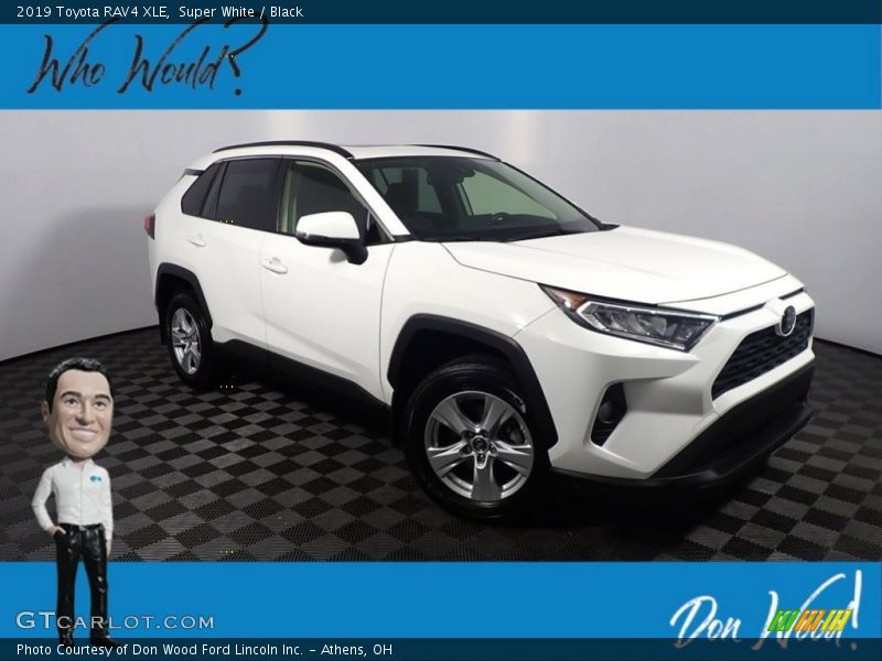 Super White / Black 2019 Toyota RAV4 XLE