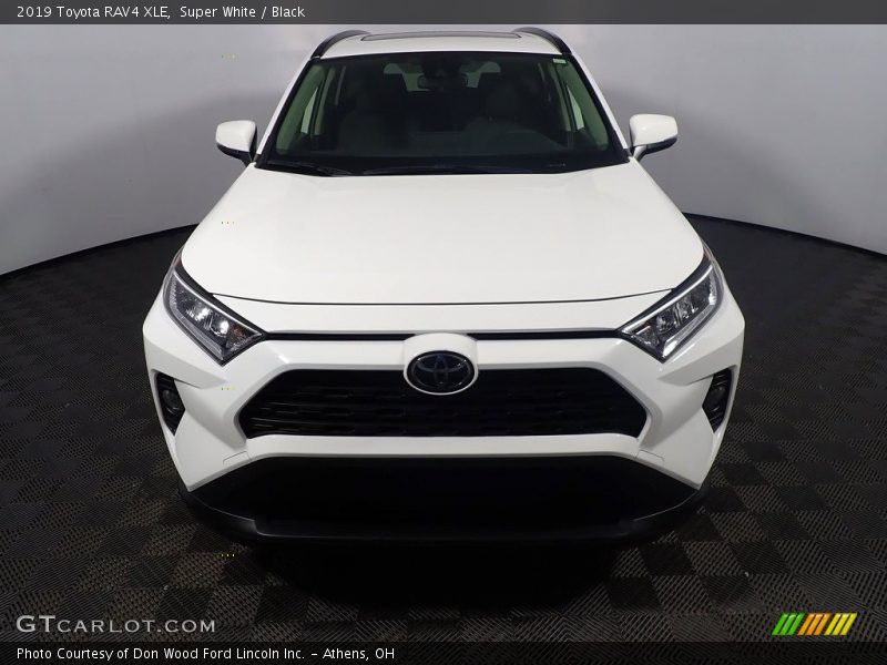 Super White / Black 2019 Toyota RAV4 XLE