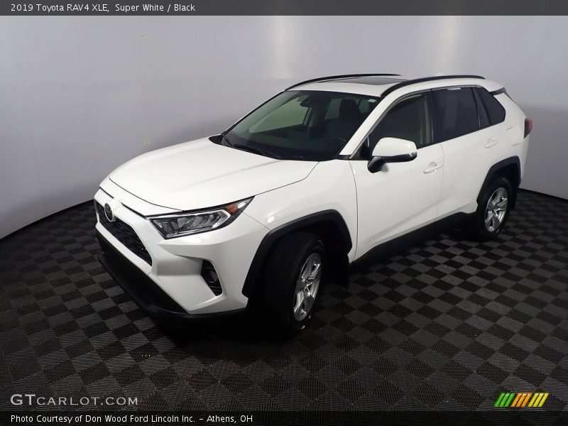 Super White / Black 2019 Toyota RAV4 XLE