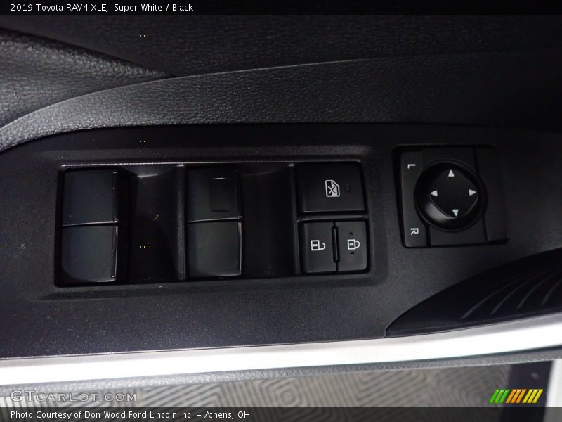 Super White / Black 2019 Toyota RAV4 XLE