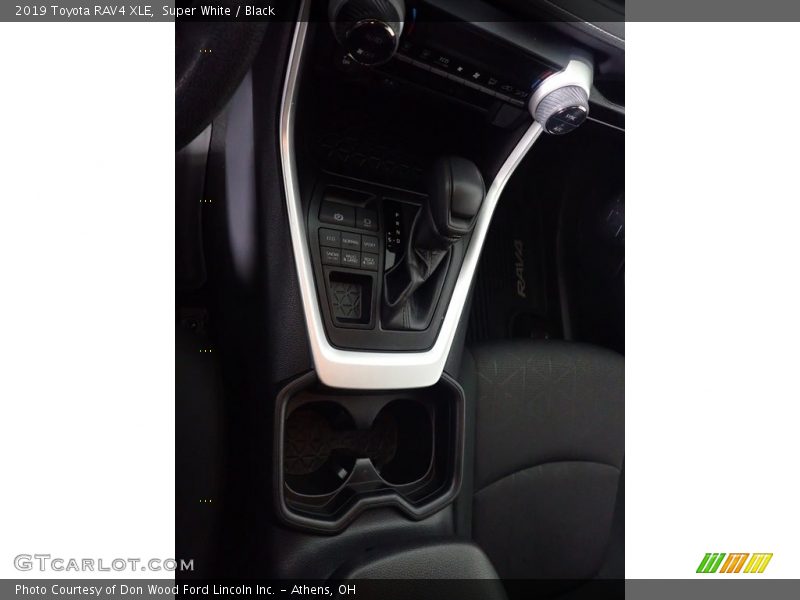 Super White / Black 2019 Toyota RAV4 XLE