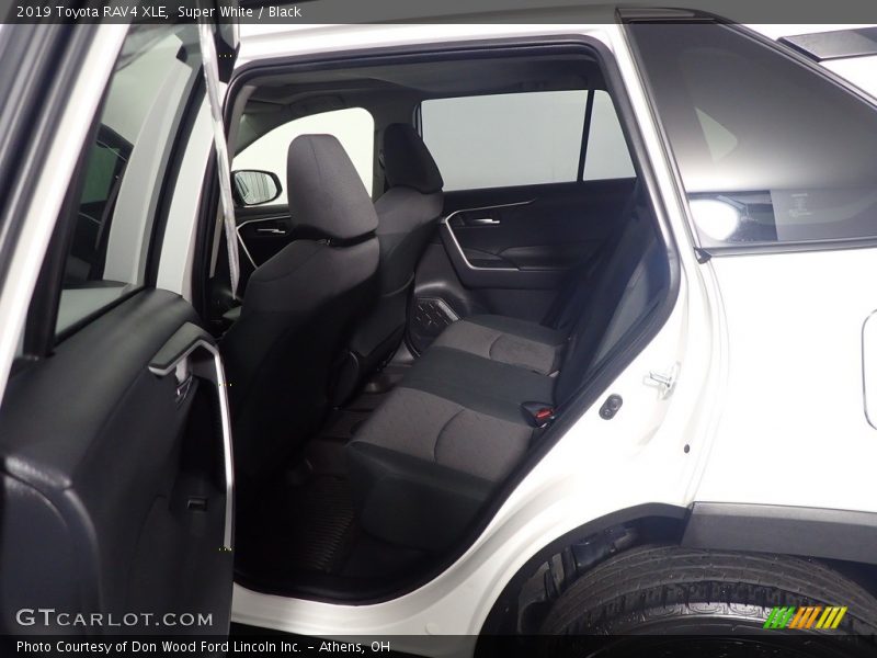 Super White / Black 2019 Toyota RAV4 XLE