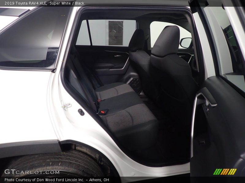 Super White / Black 2019 Toyota RAV4 XLE