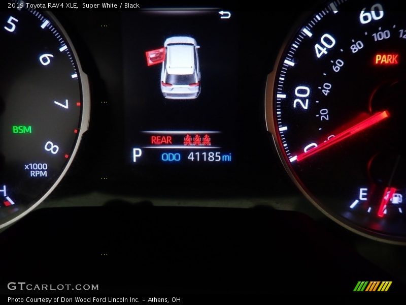 Super White / Black 2019 Toyota RAV4 XLE