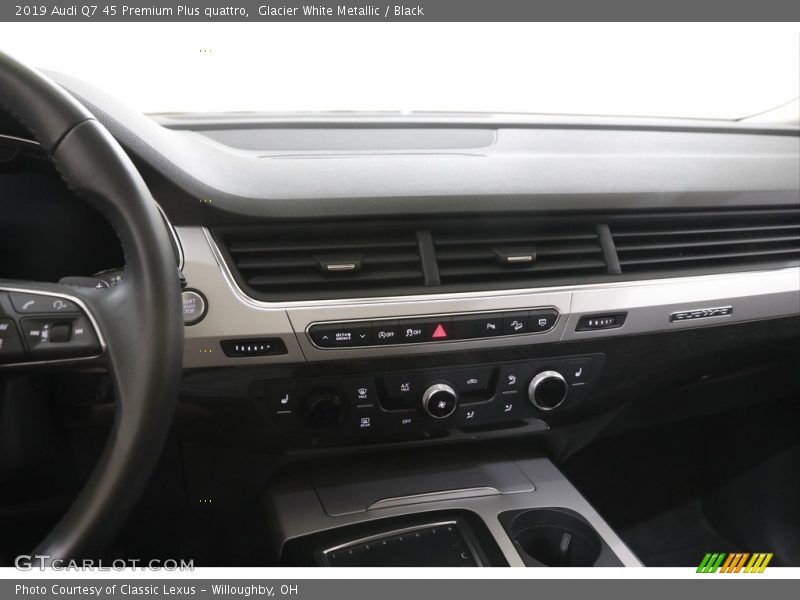 Glacier White Metallic / Black 2019 Audi Q7 45 Premium Plus quattro