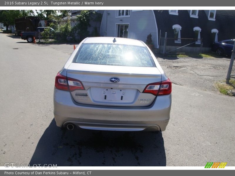 Tungsten Metallic / Warm Ivory 2016 Subaru Legacy 2.5i