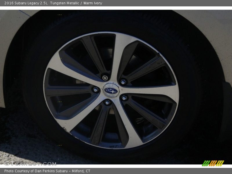 Tungsten Metallic / Warm Ivory 2016 Subaru Legacy 2.5i