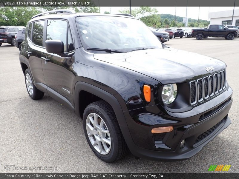 Front 3/4 View of 2022 Renegade Latitude 4x4