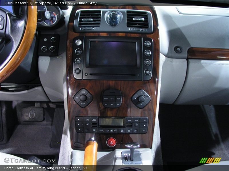 Alfieri Grey / Chiaro Grey 2005 Maserati Quattroporte