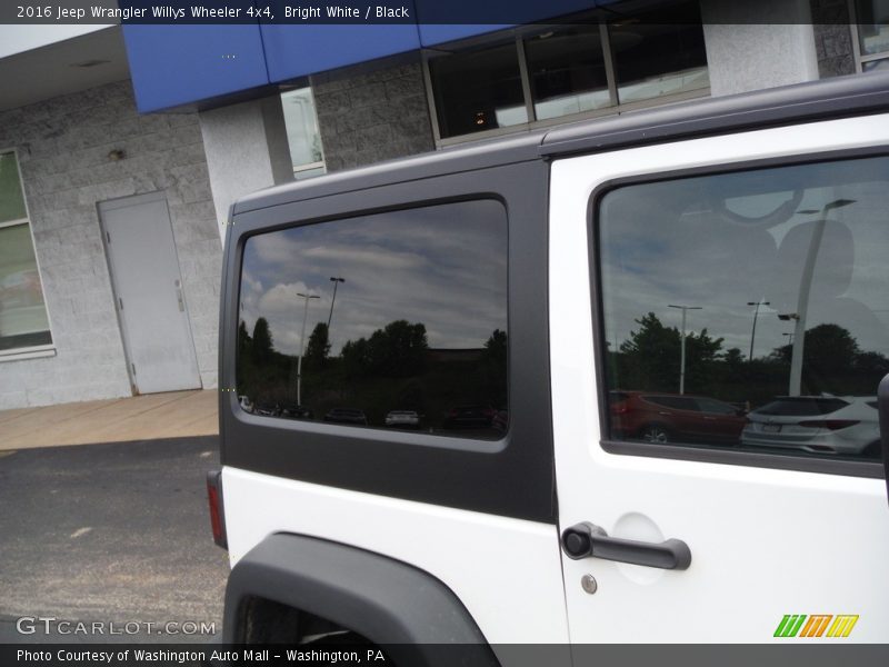 Bright White / Black 2016 Jeep Wrangler Willys Wheeler 4x4