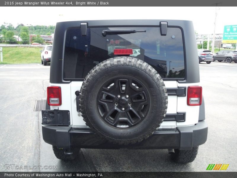 Bright White / Black 2016 Jeep Wrangler Willys Wheeler 4x4