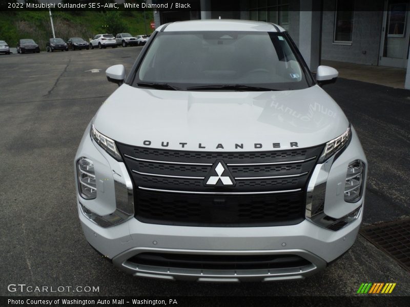 White Diamond / Black 2022 Mitsubishi Outlander SE S-AWC
