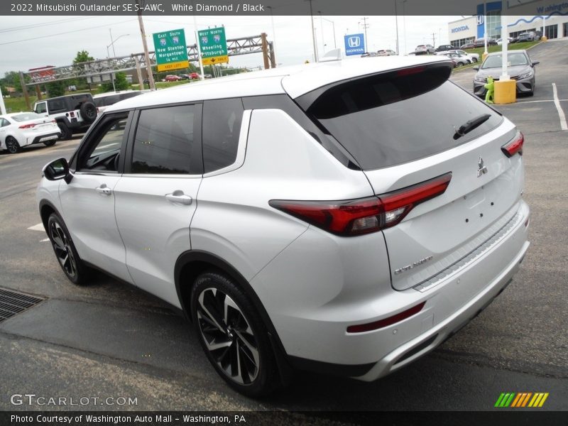 White Diamond / Black 2022 Mitsubishi Outlander SE S-AWC