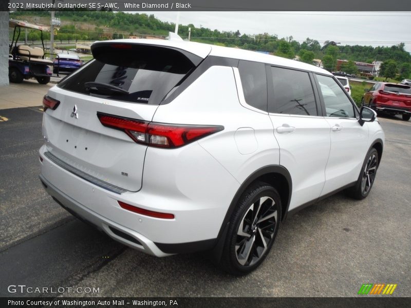 White Diamond / Black 2022 Mitsubishi Outlander SE S-AWC