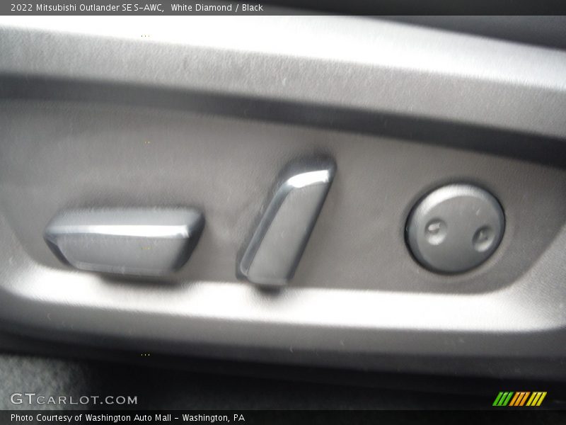 White Diamond / Black 2022 Mitsubishi Outlander SE S-AWC