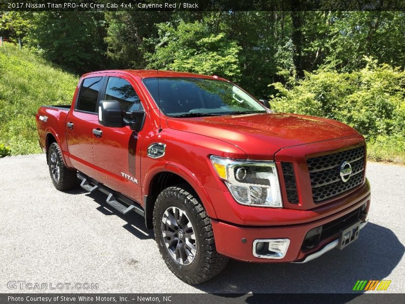 Front 3/4 View of 2017 Titan PRO-4X Crew Cab 4x4