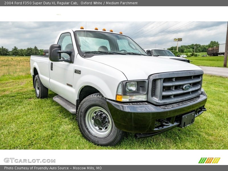 Front 3/4 View of 2004 F350 Super Duty XL Regular Cab