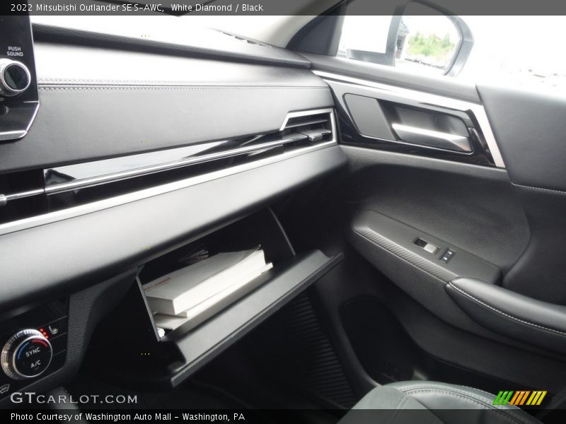 White Diamond / Black 2022 Mitsubishi Outlander SE S-AWC