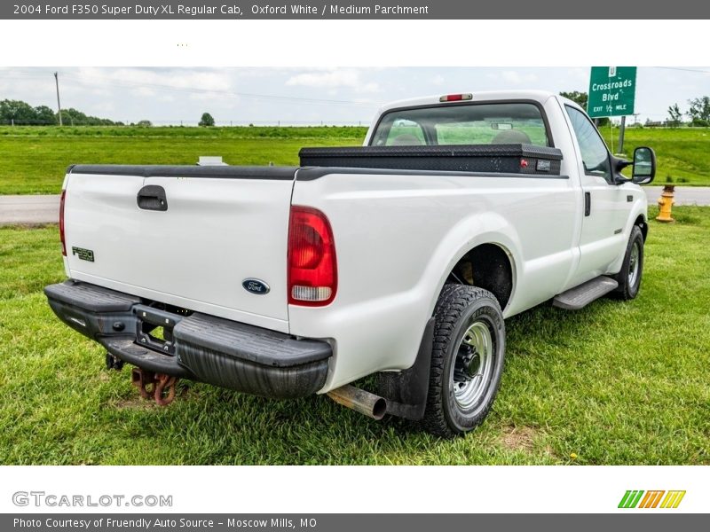 Oxford White / Medium Parchment 2004 Ford F350 Super Duty XL Regular Cab