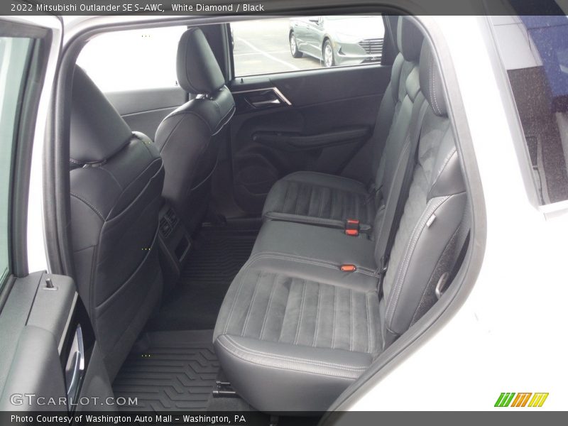 White Diamond / Black 2022 Mitsubishi Outlander SE S-AWC