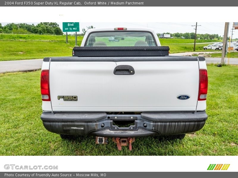 Oxford White / Medium Parchment 2004 Ford F350 Super Duty XL Regular Cab