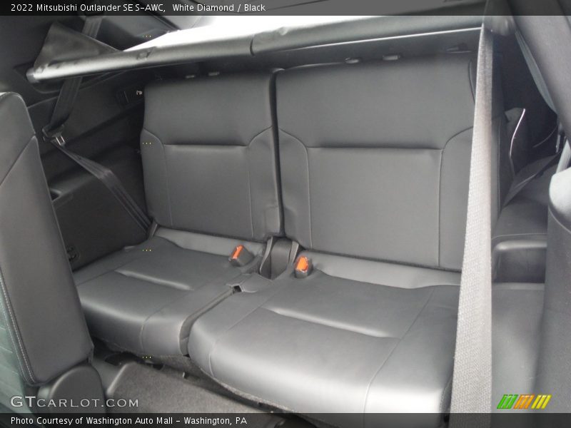 White Diamond / Black 2022 Mitsubishi Outlander SE S-AWC