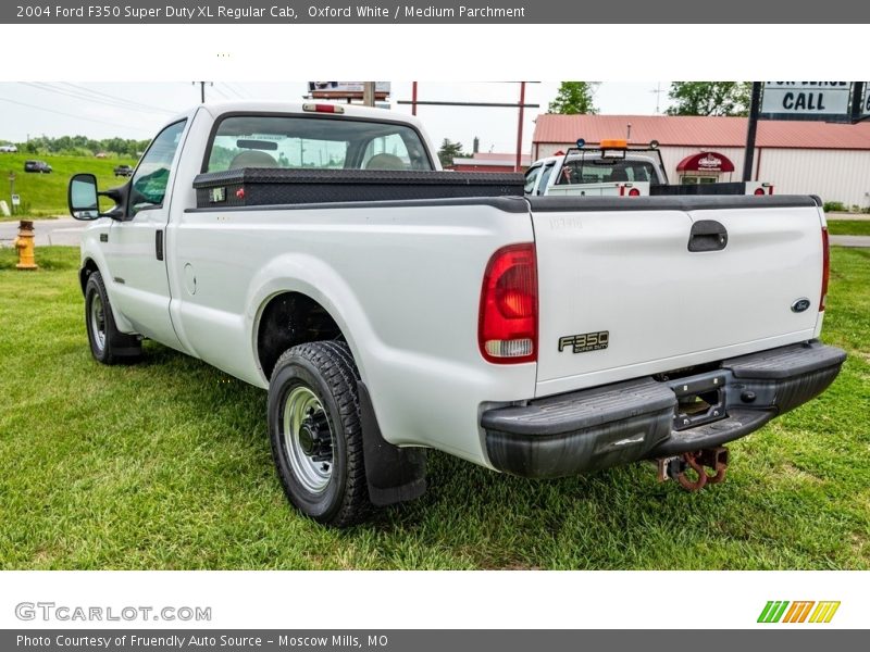 Oxford White / Medium Parchment 2004 Ford F350 Super Duty XL Regular Cab