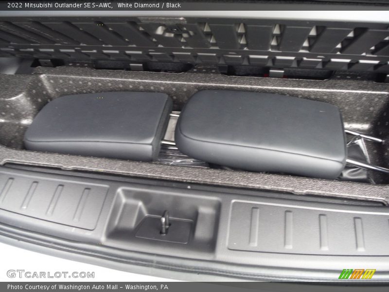 White Diamond / Black 2022 Mitsubishi Outlander SE S-AWC