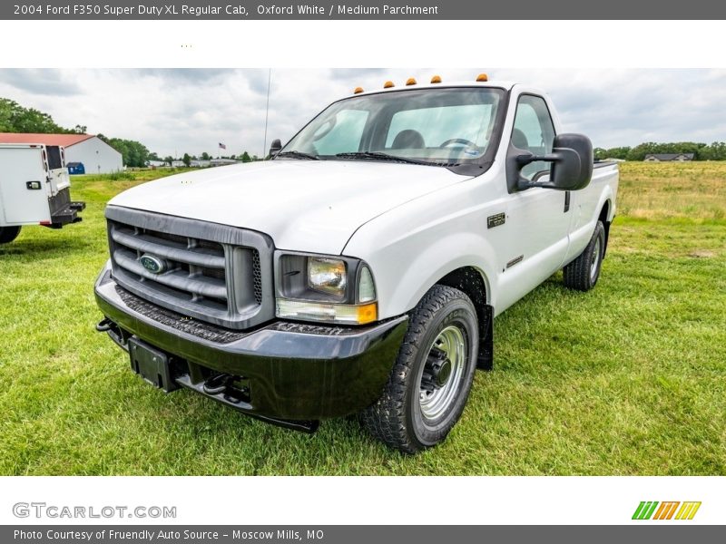 Oxford White / Medium Parchment 2004 Ford F350 Super Duty XL Regular Cab