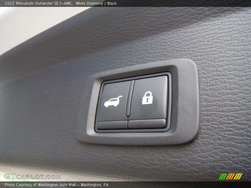 White Diamond / Black 2022 Mitsubishi Outlander SE S-AWC