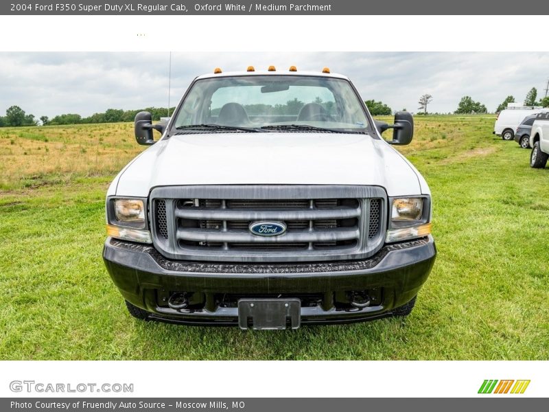 Oxford White / Medium Parchment 2004 Ford F350 Super Duty XL Regular Cab