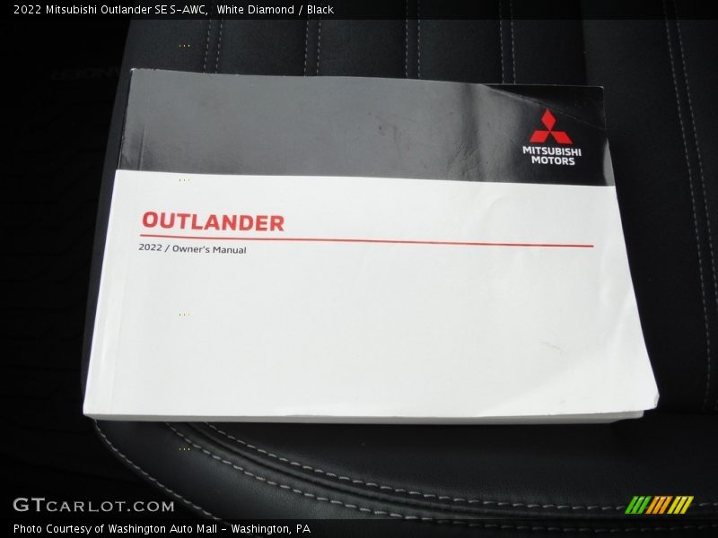 White Diamond / Black 2022 Mitsubishi Outlander SE S-AWC