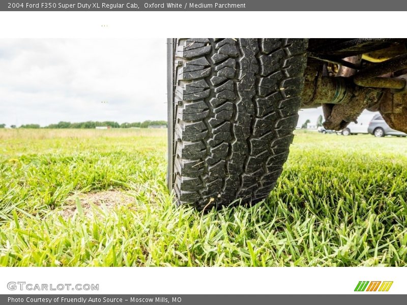 Oxford White / Medium Parchment 2004 Ford F350 Super Duty XL Regular Cab