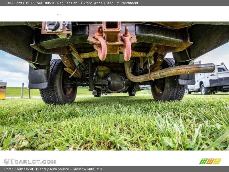 Oxford White / Medium Parchment 2004 Ford F350 Super Duty XL Regular Cab