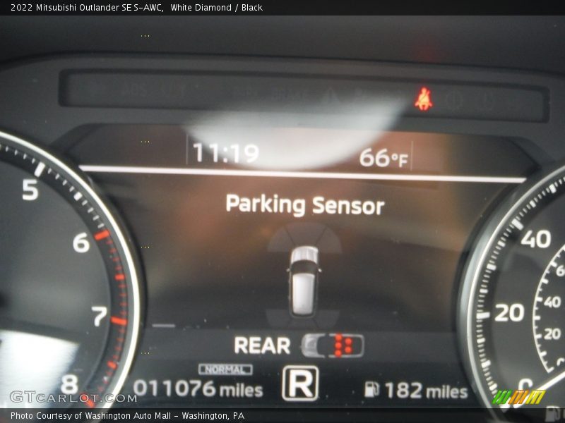 White Diamond / Black 2022 Mitsubishi Outlander SE S-AWC