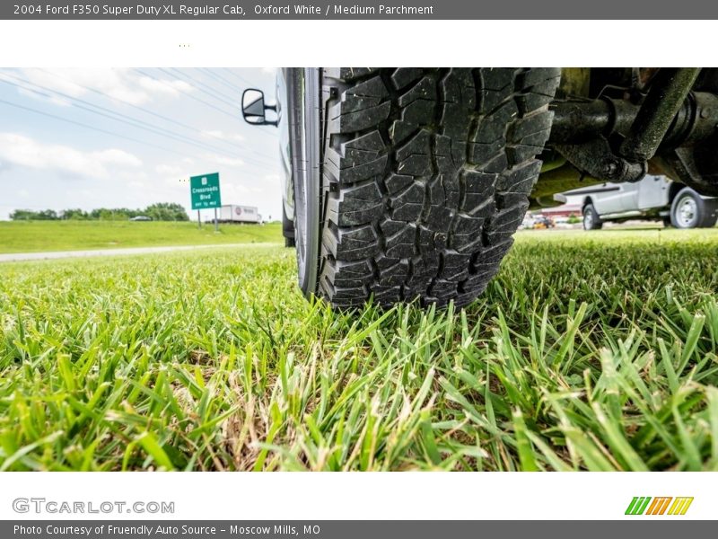 Oxford White / Medium Parchment 2004 Ford F350 Super Duty XL Regular Cab