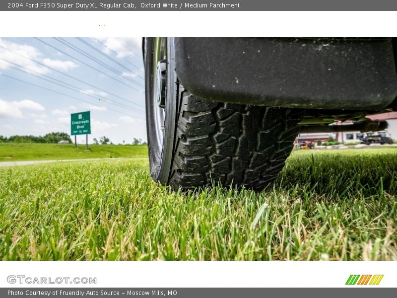 Oxford White / Medium Parchment 2004 Ford F350 Super Duty XL Regular Cab