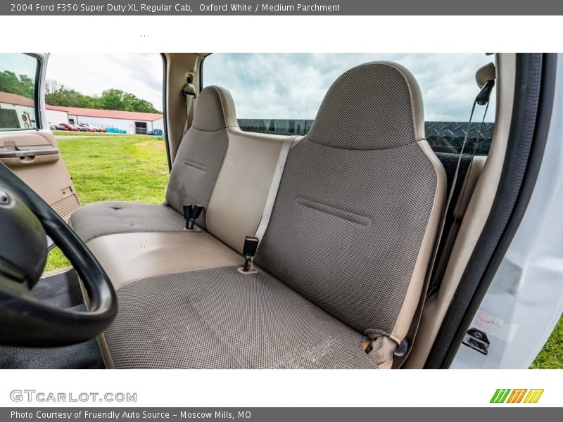 Oxford White / Medium Parchment 2004 Ford F350 Super Duty XL Regular Cab