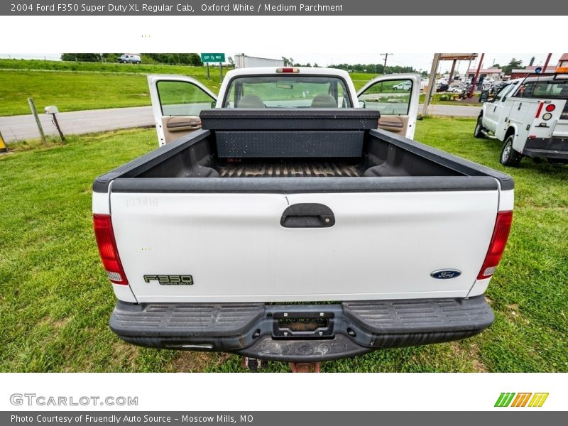 Oxford White / Medium Parchment 2004 Ford F350 Super Duty XL Regular Cab